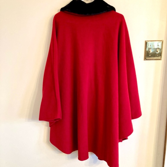 LeModa Cape - Picture 9 of 13